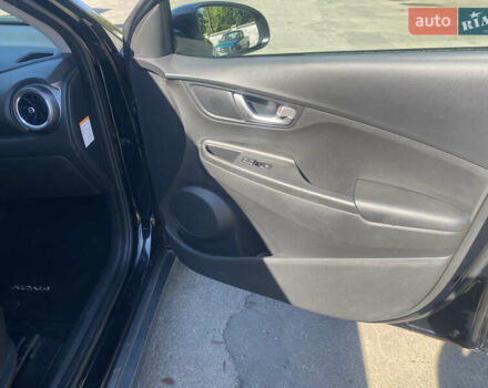 Черный Хендай Kona Electric, объемом двигателя 0 л и пробегом 64 тыс. км за 19700 $, фото 2 на Automoto.ua