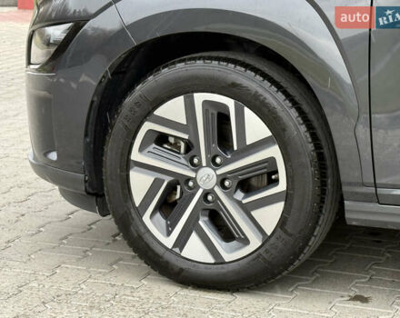 Черный Хендай Kona Electric, объемом двигателя 0 л и пробегом 20 тыс. км за 16999 $, фото 12 на Automoto.ua