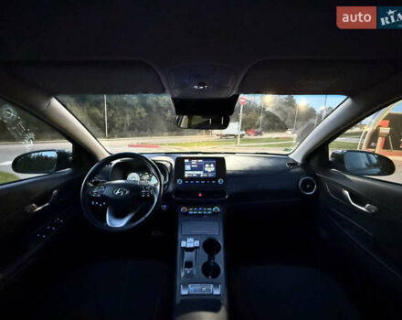 Черный Хендай Kona Electric, объемом двигателя 0 л и пробегом 44 тыс. км за 16999 $, фото 30 на Automoto.ua