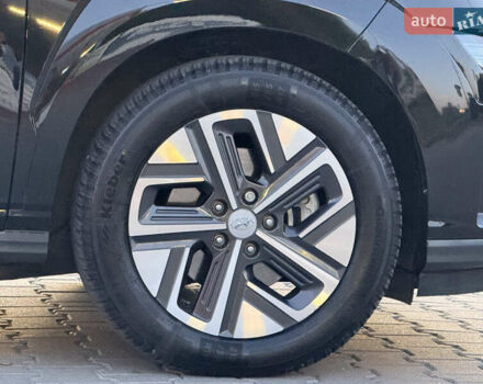 Черный Хендай Kona Electric, объемом двигателя 0 л и пробегом 44 тыс. км за 16999 $, фото 9 на Automoto.ua