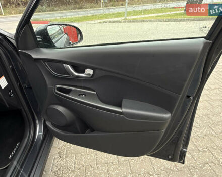 Черный Хендай Kona Electric, объемом двигателя 0 л и пробегом 20 тыс. км за 16999 $, фото 24 на Automoto.ua