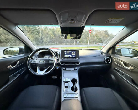 Черный Хендай Kona Electric, объемом двигателя 0 л и пробегом 44 тыс. км за 16999 $, фото 3 на Automoto.ua