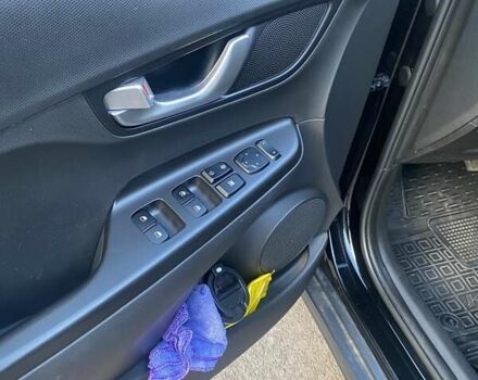 Черный Хендай Kona Electric, объемом двигателя 0 л и пробегом 50 тыс. км за 23500 $, фото 9 на Automoto.ua