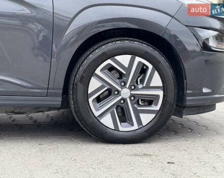 Черный Хендай Kona Electric, объемом двигателя 0 л и пробегом 20 тыс. км за 16999 $, фото 10 на Automoto.ua