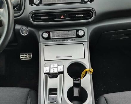 Черный Хендай Kona Electric, объемом двигателя 0 л и пробегом 22 тыс. км за 17900 $, фото 9 на Automoto.ua