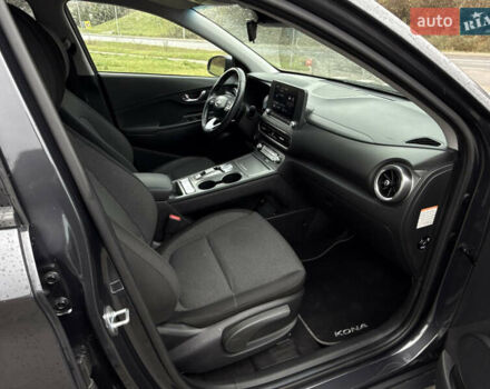 Черный Хендай Kona Electric, объемом двигателя 0 л и пробегом 20 тыс. км за 16999 $, фото 23 на Automoto.ua