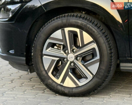 Черный Хендай Kona Electric, объемом двигателя 0 л и пробегом 44 тыс. км за 16999 $, фото 11 на Automoto.ua