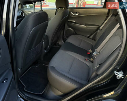 Черный Хендай Kona Electric, объемом двигателя 0 л и пробегом 44 тыс. км за 16999 $, фото 18 на Automoto.ua