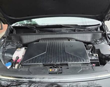 Черный Хендай Kona Electric, объемом двигателя 0 л и пробегом 8 тыс. км за 26350 $, фото 12 на Automoto.ua