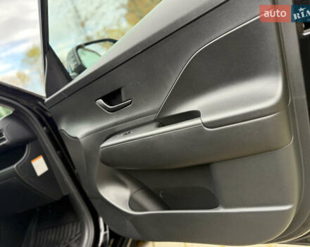 Черный Хендай Kona Electric, объемом двигателя 0 л и пробегом 10 тыс. км за 25399 $, фото 71 на Automoto.ua