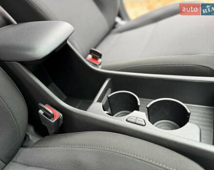 Черный Хендай Kona Electric, объемом двигателя 0 л и пробегом 10 тыс. км за 25399 $, фото 76 на Automoto.ua