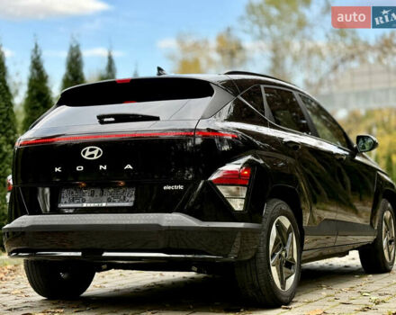 Черный Хендай Kona Electric, объемом двигателя 0 л и пробегом 10 тыс. км за 25399 $, фото 23 на Automoto.ua