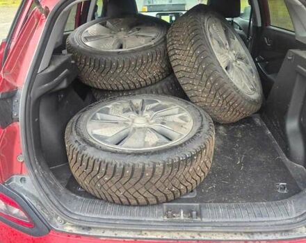 Красный Хендай Kona Electric, объемом двигателя 0 л и пробегом 125 тыс. км за 17500 $, фото 50 на Automoto.ua