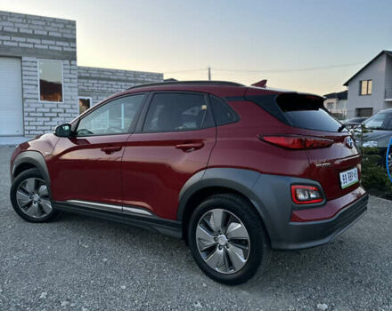 Красный Хендай Kona Electric, объемом двигателя 0 л и пробегом 63 тыс. км за 18700 $, фото 4 на Automoto.ua