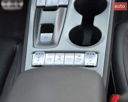 Красный Хендай Kona Electric, объемом двигателя 0 л и пробегом 125 тыс. км за 17500 $, фото 21 на Automoto.ua