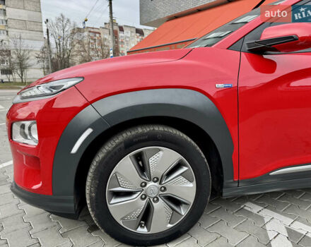 Красный Хендай Kona Electric, объемом двигателя 0 л и пробегом 100 тыс. км за 17900 $, фото 23 на Automoto.ua