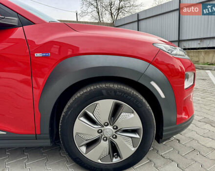 Красный Хендай Kona Electric, объемом двигателя 0 л и пробегом 100 тыс. км за 17900 $, фото 22 на Automoto.ua