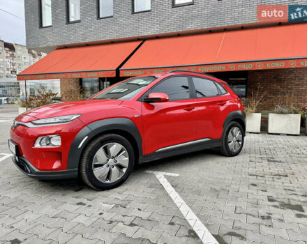 Красный Хендай Kona Electric, объемом двигателя 0 л и пробегом 100 тыс. км за 17900 $, фото 1 на Automoto.ua