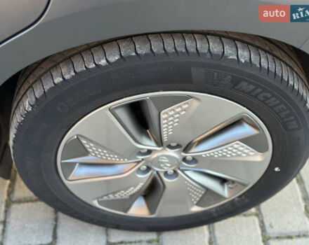 Красный Хендай Kona Electric, объемом двигателя 0 л и пробегом 99 тыс. км за 18350 $, фото 32 на Automoto.ua