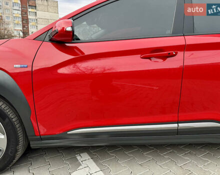 Красный Хендай Kona Electric, объемом двигателя 0 л и пробегом 100 тыс. км за 17900 $, фото 24 на Automoto.ua