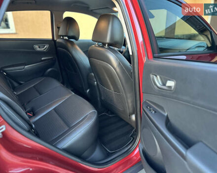 Красный Хендай Kona Electric, объемом двигателя 0 л и пробегом 99 тыс. км за 18350 $, фото 22 на Automoto.ua