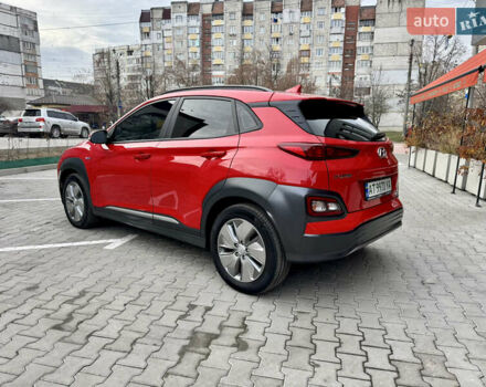 Красный Хендай Kona Electric, объемом двигателя 0 л и пробегом 100 тыс. км за 17900 $, фото 4 на Automoto.ua