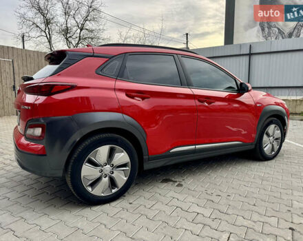 Красный Хендай Kona Electric, объемом двигателя 0 л и пробегом 100 тыс. км за 17900 $, фото 7 на Automoto.ua
