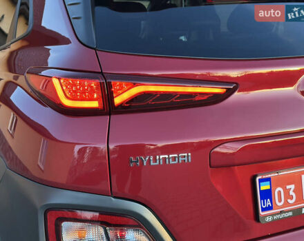Красный Хендай Kona Electric, объемом двигателя 0 л и пробегом 99 тыс. км за 18350 $, фото 3 на Automoto.ua