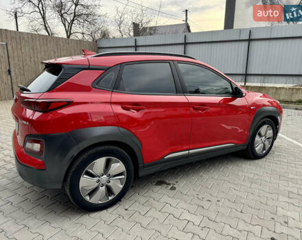 Красный Хендай Kona Electric, объемом двигателя 0 л и пробегом 100 тыс. км за 17900 $, фото 8 на Automoto.ua