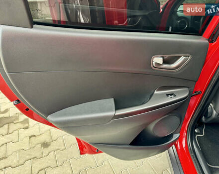 Красный Хендай Kona Electric, объемом двигателя 0 л и пробегом 100 тыс. км за 17900 $, фото 31 на Automoto.ua