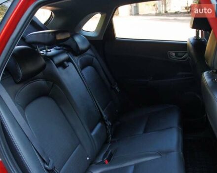 Красный Хендай Kona Electric, объемом двигателя 0 л и пробегом 89 тыс. км за 17950 $, фото 87 на Automoto.ua