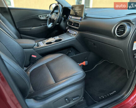 Красный Хендай Kona Electric, объемом двигателя 0 л и пробегом 99 тыс. км за 18350 $, фото 26 на Automoto.ua