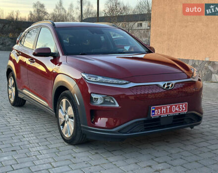 Красный Хендай Kona Electric, объемом двигателя 0 л и пробегом 99 тыс. км за 18350 $, фото 6 на Automoto.ua