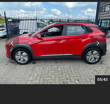 Красный Хендай Kona Electric, объемом двигателя 0 л и пробегом 100 тыс. км за 17900 $, фото 56 на Automoto.ua