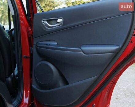 Красный Хендай Kona Electric, объемом двигателя 0 л и пробегом 89 тыс. км за 17950 $, фото 85 на Automoto.ua