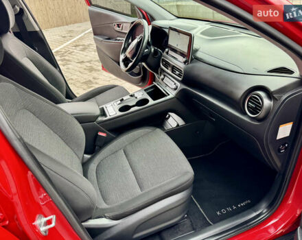 Красный Хендай Kona Electric, объемом двигателя 0 л и пробегом 100 тыс. км за 17900 $, фото 33 на Automoto.ua