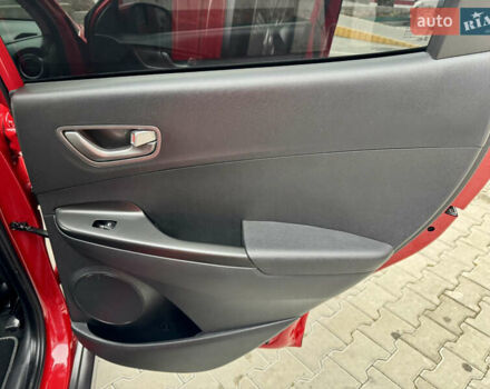 Красный Хендай Kona Electric, объемом двигателя 0 л и пробегом 100 тыс. км за 17900 $, фото 34 на Automoto.ua