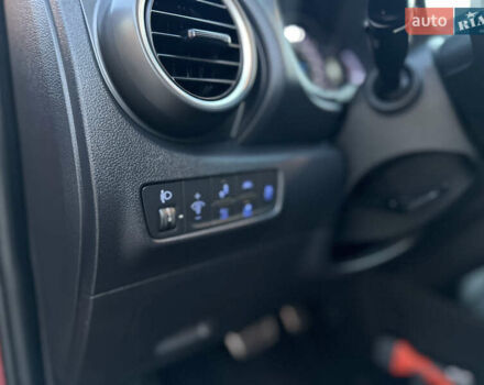Красный Хендай Kona Electric, объемом двигателя 0 л и пробегом 99 тыс. км за 18350 $, фото 13 на Automoto.ua