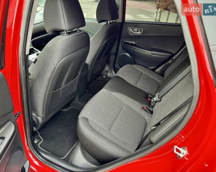 Красный Хендай Kona Electric, объемом двигателя 0 л и пробегом 100 тыс. км за 17900 $, фото 30 на Automoto.ua