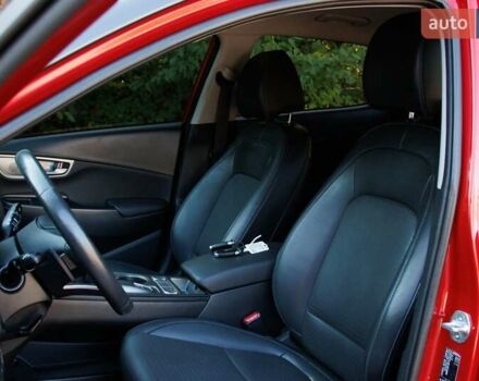 Красный Хендай Kona Electric, объемом двигателя 0 л и пробегом 89 тыс. км за 17950 $, фото 72 на Automoto.ua