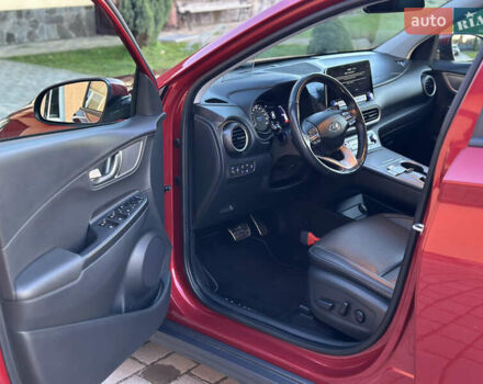 Красный Хендай Kona Electric, объемом двигателя 0 л и пробегом 99 тыс. км за 18350 $, фото 10 на Automoto.ua