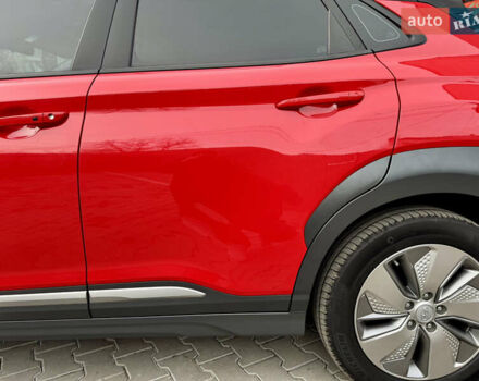 Красный Хендай Kona Electric, объемом двигателя 0 л и пробегом 100 тыс. км за 17900 $, фото 25 на Automoto.ua