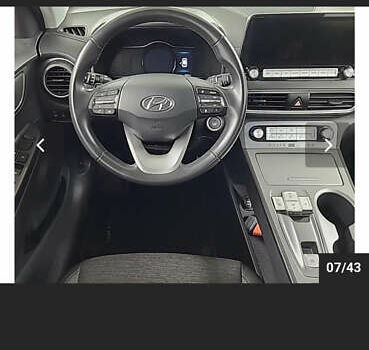 Красный Хендай Kona Electric, объемом двигателя 0 л и пробегом 100 тыс. км за 17900 $, фото 58 на Automoto.ua