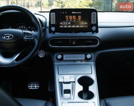 Красный Хендай Kona Electric, объемом двигателя 0 л и пробегом 89 тыс. км за 17950 $, фото 84 на Automoto.ua