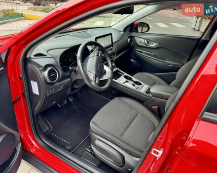 Красный Хендай Kona Electric, объемом двигателя 0 л и пробегом 100 тыс. км за 17900 $, фото 27 на Automoto.ua