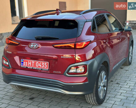 Красный Хендай Kona Electric, объемом двигателя 0 л и пробегом 99 тыс. км за 18350 $, фото 2 на Automoto.ua