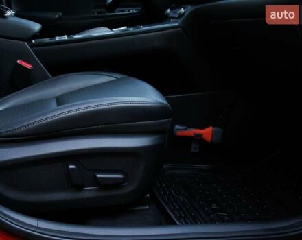 Красный Хендай Kona Electric, объемом двигателя 0 л и пробегом 89 тыс. км за 17950 $, фото 75 на Automoto.ua