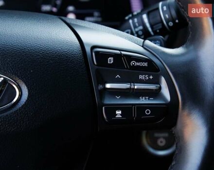 Красный Хендай Kona Electric, объемом двигателя 0 л и пробегом 89 тыс. км за 17950 $, фото 67 на Automoto.ua