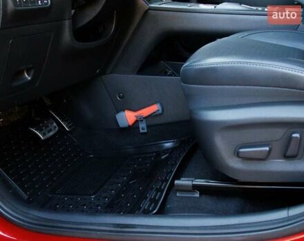 Красный Хендай Kona Electric, объемом двигателя 0 л и пробегом 89 тыс. км за 17950 $, фото 62 на Automoto.ua