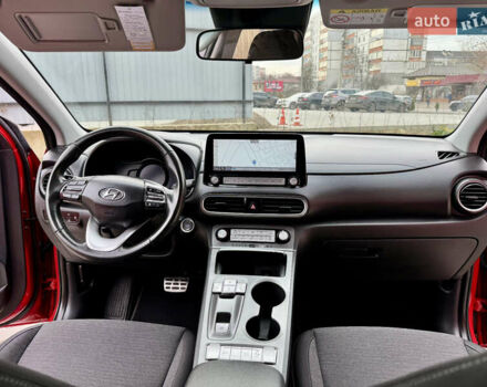 Красный Хендай Kona Electric, объемом двигателя 0 л и пробегом 100 тыс. км за 17900 $, фото 37 на Automoto.ua